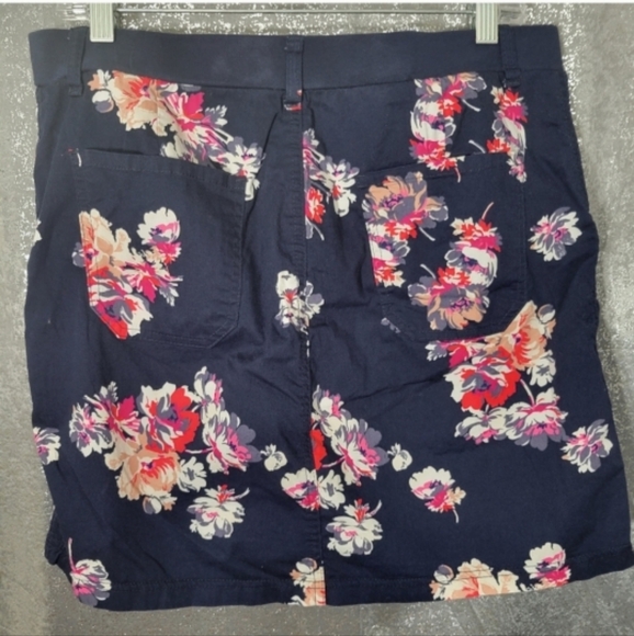 Rider by Lee Women's Utility Midrise Skirt Skorts Navy Pink Floral sz 14MED - Picture 4 of 7
